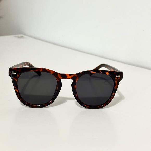 LEOPARD PRINT WOMEN’S ROUND SUNGLASSES - Picture 4 of 7